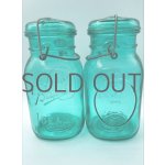 画像: 【希少】アンティーク メイソンジャー Ball Mason jar  ビンテージ　Quart(クォート)　ワイヤー型　Bicentennial Celebration　ワシ彫刻　ブルー瓶/ブルー蓋